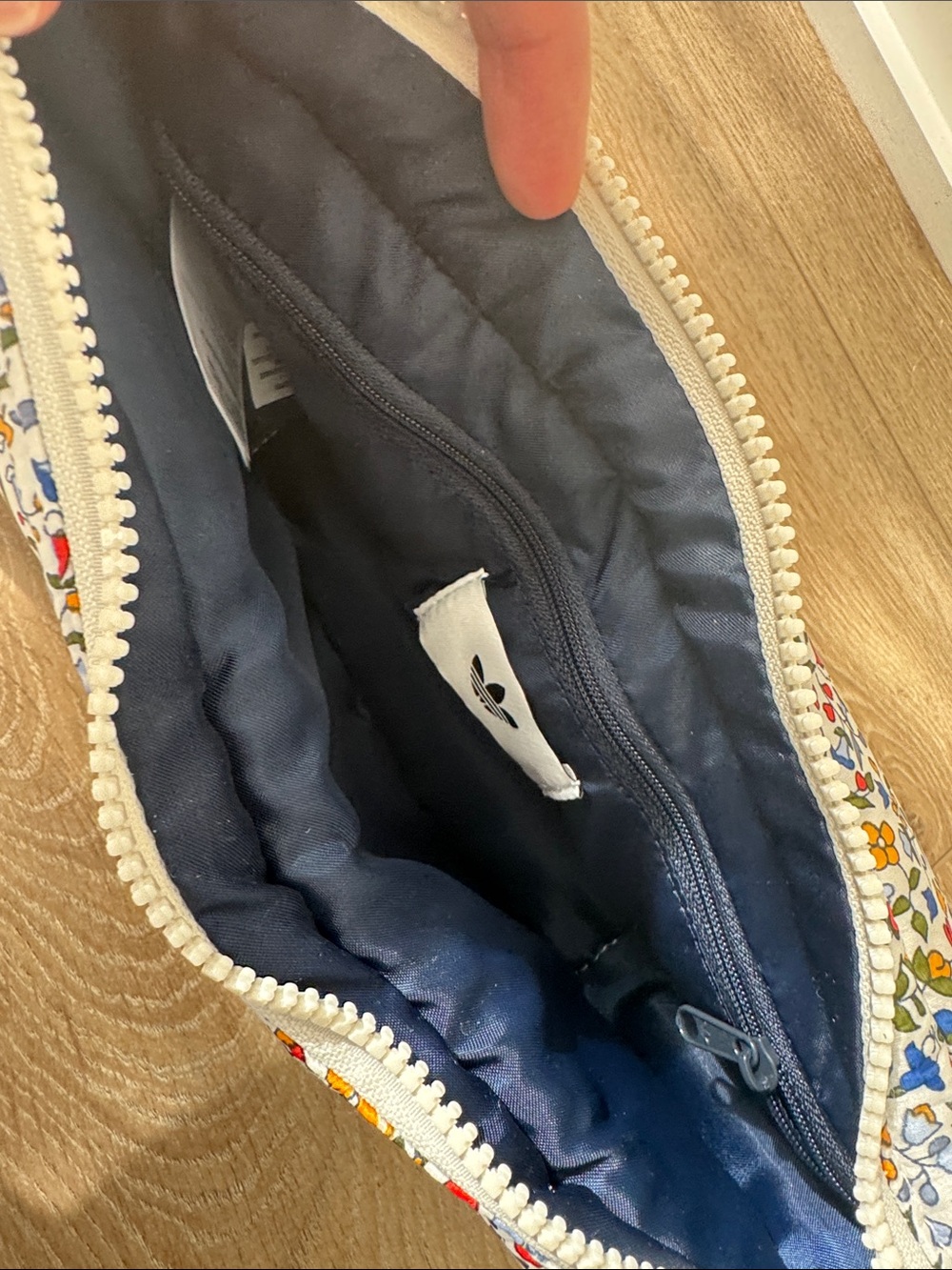 Adidas Originals x Liberty London Small shoulder bag - Picture 7 of 11